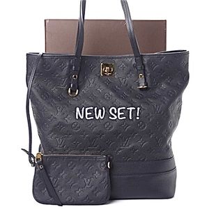 💎DISCONTINUED💎leather Louis Vuitton w/wristlet